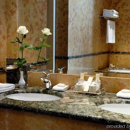 Otel De Vendome 5*